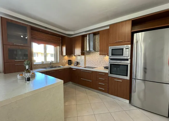 Chris شقة Rhodes City